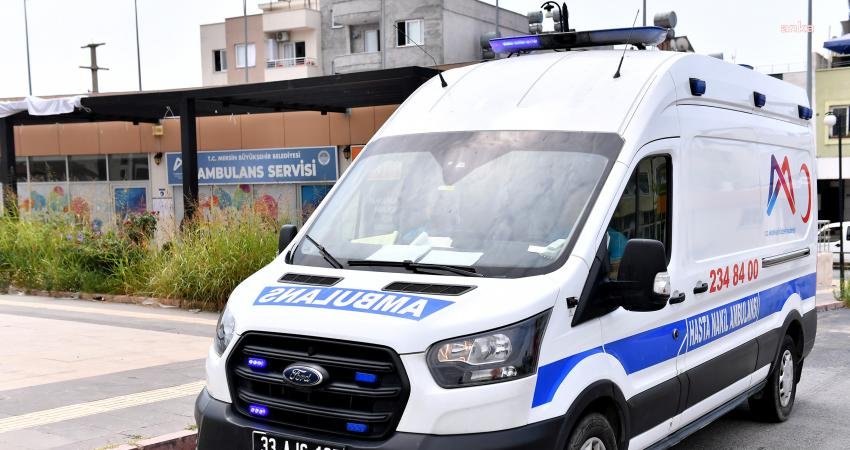 Mersin Büyükşehir Belediyesi’nin 'Hasta Nakil Ambulansı' hizmeti ile hasta ve yakınlarının hastaneye ulaşımı sağlanıyor. Kentin