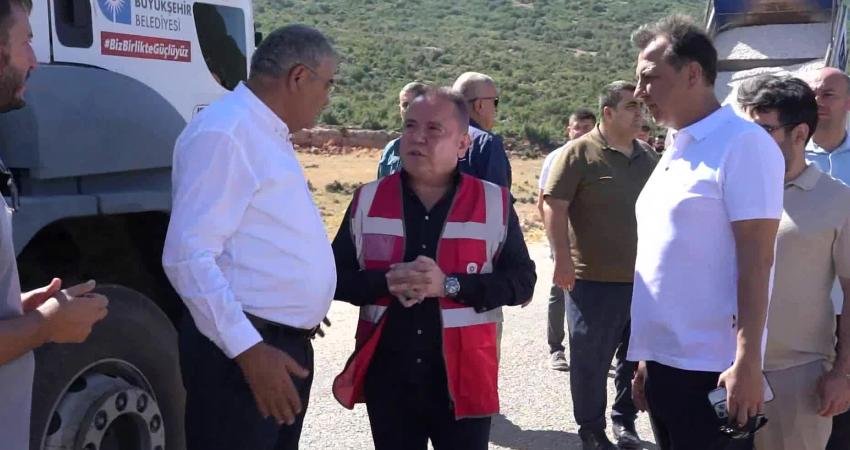 Antalya Büyükşehir Belediye Başkanı Muhittin Böcek, Korkuteli’nde tohumunu Büyükşehir’in hibe