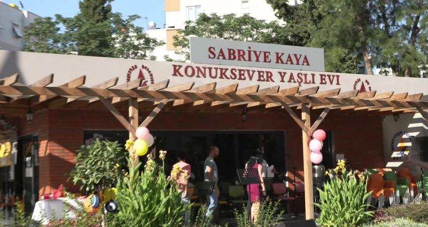 Muratpaşa Belediyesi’nin Konuksever Mahallesi’nde bulunan Sabriye Kaya Yaşlı Evi’nde düzenlenen