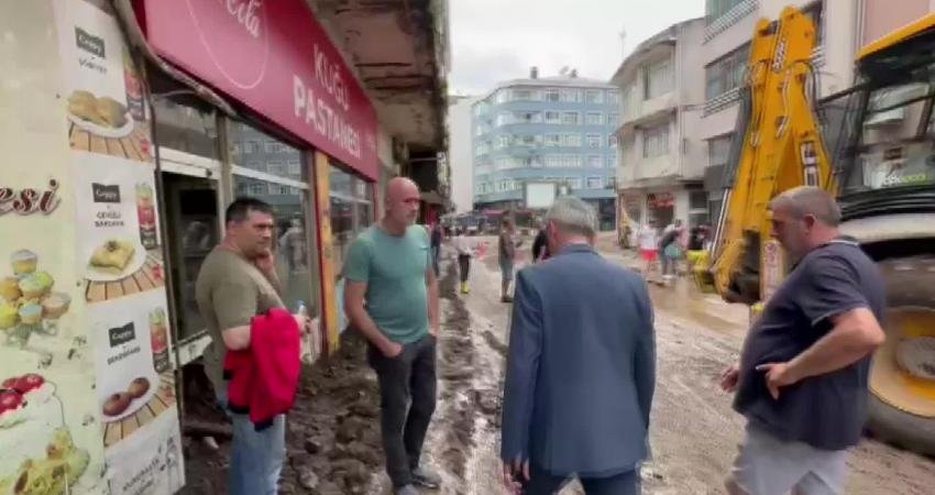 Mustafa Adıgüzel, Selin Vurduğu Altınordu’da İnceleme Yaptı: Derenin Üstü Kapatıldı, Su Yatağını Bulamayınca Çarşının İçine Patladı Ordu’da selin etkilendiği Altınordu’da inceleme yapan CHP Ordu Milletvekili Mustafa