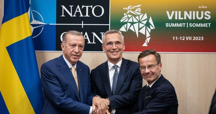 NATO Genel Sekreteri Stoltenberg, Türkiye’nin İsveç’in NATO Üyeliğine Destek Vereceğini Açıkladı NATO Genel Sekreteri Jens Stoltenberg, Türkiye'nin İsveç'in NATO üyeliğine destek