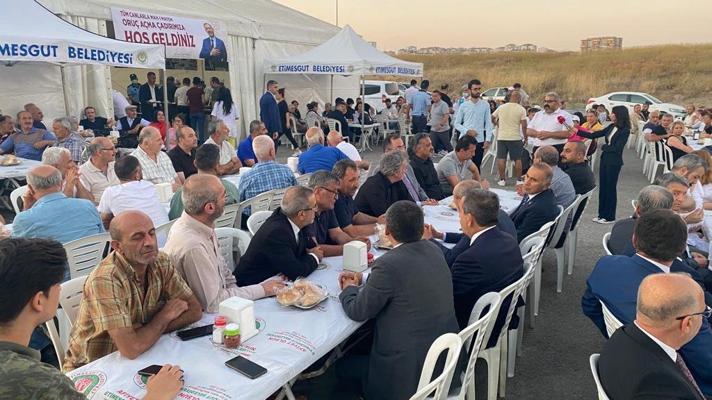 Etimesgut Belediyesi Güzelkent Mahallesi’ne inşa ettiği cemevi önüne Mah-ı Matem