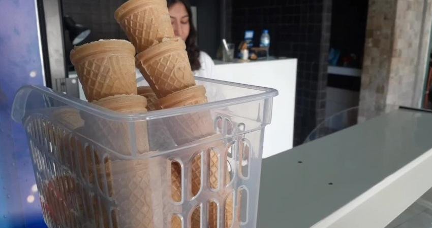 Osmaniye’nin Kadirli ilçesinde kafe açan Dicle Haytaoğlu, elektrik kesintisi nedeniyle