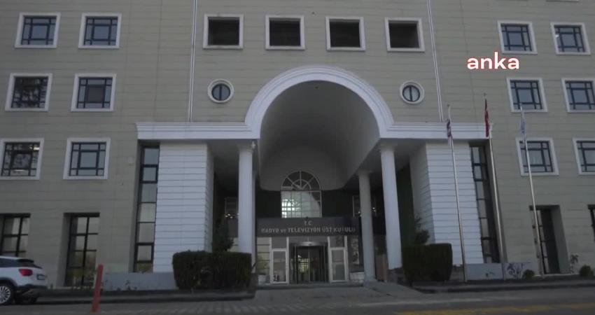 RTÜK, Yarın Toplanıyor…Merdan Yanardağ’ın Açıklamaları Nedeniyle Tele 1’e 10 Gün Ekran Durdurma Cezası Verilmesi Gündemde RTÜK, yarın 14.00’da toplanacak. Edinilen bilgiye göre Tele 1 Genel