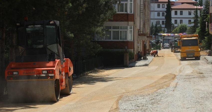 Safranbolu Belediyesi’nden Yeni Mahalle’de Asfalt Çalışması Safranbolu Belediyesi, Barış ve Bostanbükü mahallelerinden sonra Yeni Mahalle’de de
