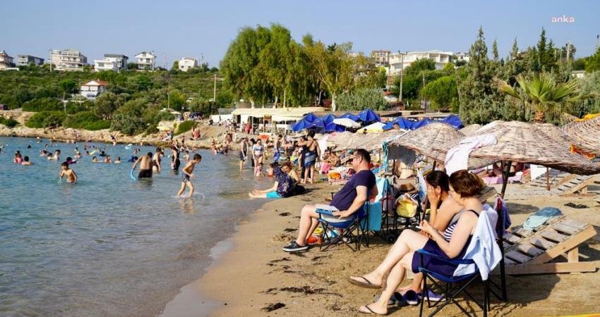 Sakin şehir Seferihisar’da, 11 mavi bayraklı plajın sezon açılışı düzenlenen