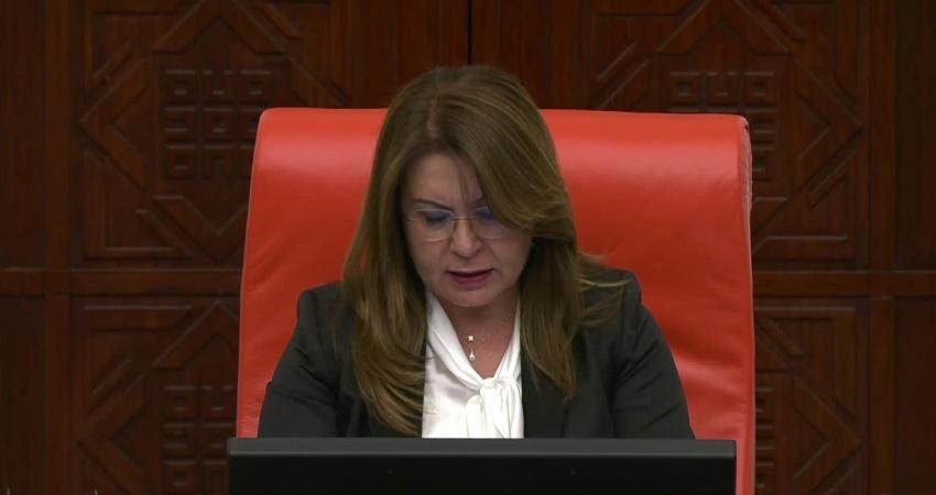 Sevda Erdan Kılıç: “Yeni Gelen Eski Bakan Vekillerimiz Var, Korumaları Bazen Bize, Bazen Çalışanlara Omuz Atarak Geçiyorlar Koridorlardan” CHP İzmir Milletvekili Sevda Erdan Kılıç, TBMM Genel Kurulu’nda; “Yeni