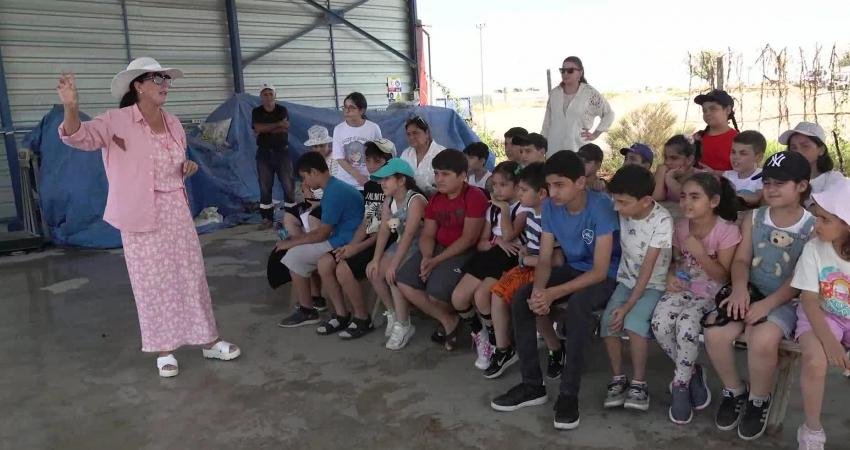 Yaz tatilinde Seyhan Belediyesi’nin Bilgi Evlerine devam eden çocuklara, belediyenin