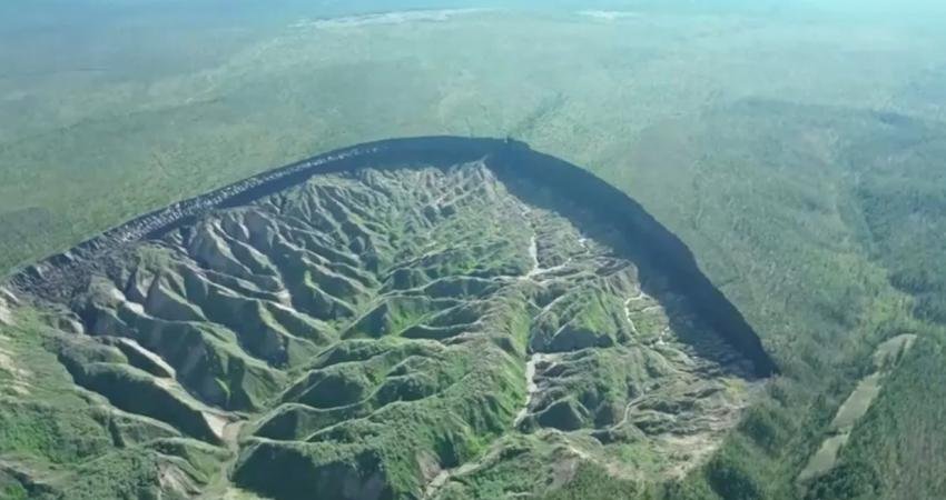 Sibirya'da bulunan ve Cehenneme Açılan kapı olarak da bilinen Batagaika