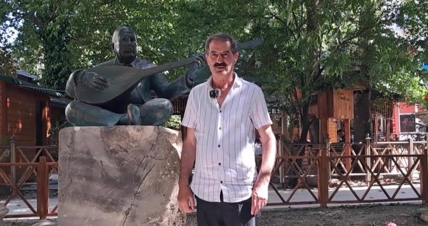 Âşık Murat Çobanoğlu’nun öğrencilerinden Ardahanlı Âşık Zeynel Çınar, Artvin Ardanuç’taki
