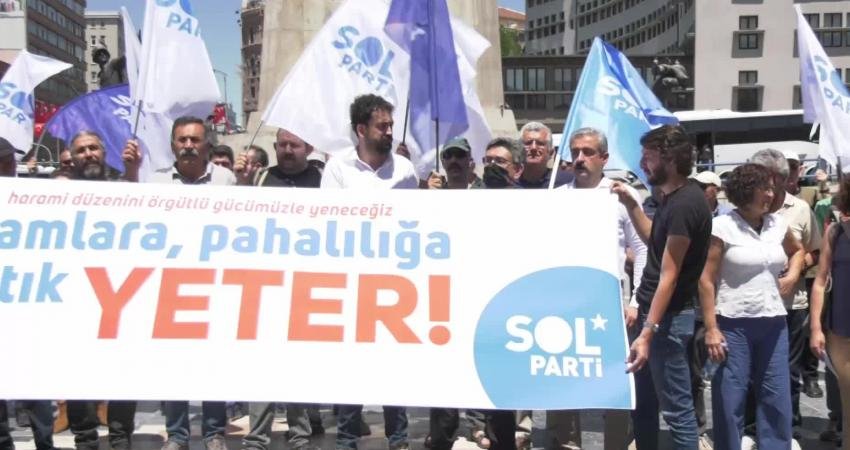 Sol Parti, Ankara Ulus’ta zamları protesto etti. Sol Parti Başkanlar