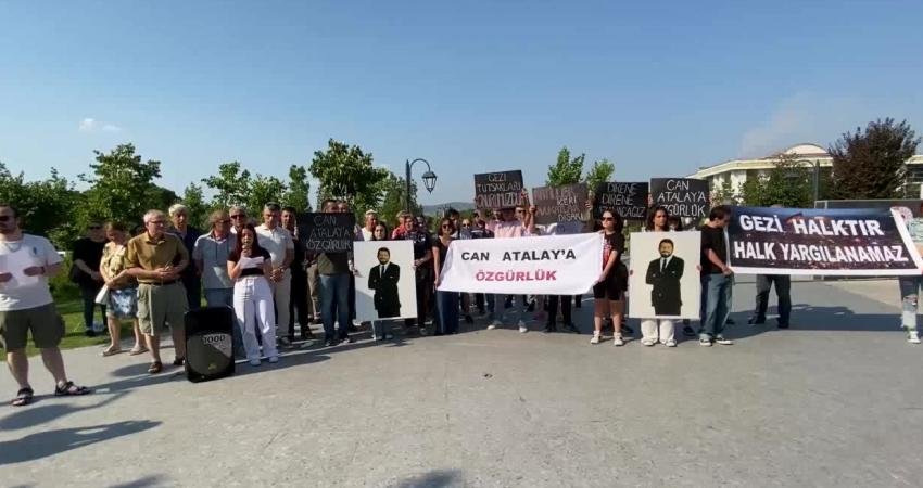 Somalı Maden Şehitlerinin Aileleri: “Can Atalay ile 4 Yıl Hukuk Mücadelesi Verdik. Hep Yanımızda Oldu Ama Bakıyoruz Ki Haksız Yere İçeride Yatıyor” Türkiye İşçi Partisi’nden (TİP) Hatay Milletvekili seçilmesine karşın cezaevinden tahliye