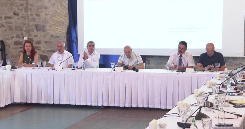 İzmir Büyükşehir Belediyesi, hizmet kalitesini artırabilmek için bünyesindeki şirketlerin yöneticilerine