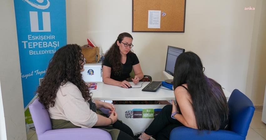 Tepebaşı Belediyesi 19 Mayıs Gençlik Merkezi’nde yürütülen çalışmalar kapsamında üniversite
