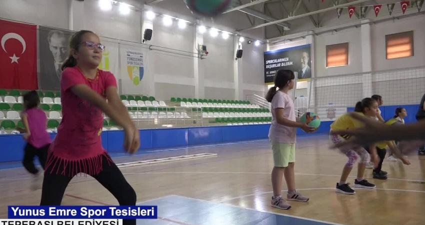 Tepebaşı Belediyesi’nin Yaz Dönemi Kurs Kayıtları Başlıyor Tepebaşı Belediyesi Yunus Emre Spor Tesisleri’nde düzenlenecek yaz dönemi kursları