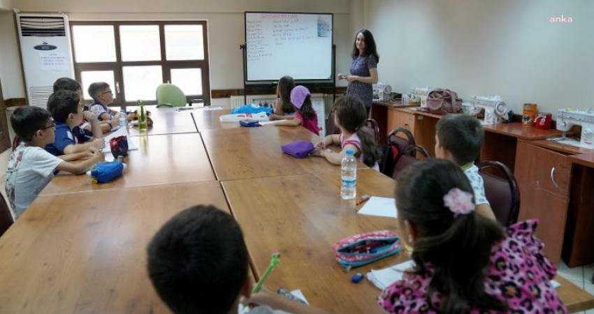Tepebaşı Belediyesi bünyesinde bulunan Belde Evleri ve Deneyimli Kafelerde yaz okulu,
