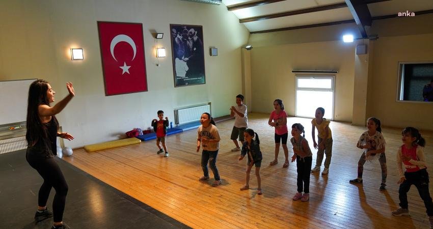 Tepebaşı Belediyesi bünyesinde bulunan Çocuk Sanat ve Kütür Merkezleri’nde düzenlenen