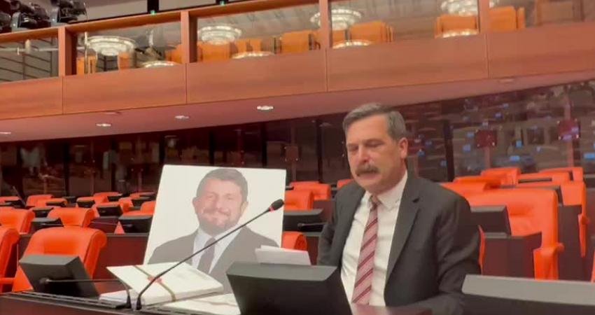 TİP, TBMM’de Eyleme Başladı: “Genel Kurul’u Terk Etmeyeceğiz. Milletvekilimiz Can Atalay’ın Özgürlüğüne Kavuşması Anına Kadar Türkiye’nin Her Yerinde Halkın ve Meclis’in İradesinin Gasp Edilmesine Karşı Sesimizi Yükselteceğiz” Türkiye İşçi Partisi (TİP) Genel Başkanı Erkan Baş, tutuklu TİP