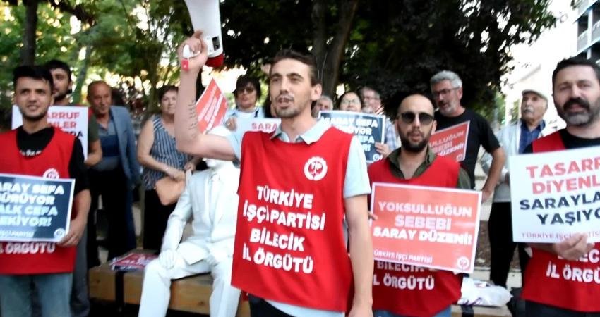 Türkiye İşçi Partisi (TİP) üyeleri, yapılan son zamları Bilecik’te protesto