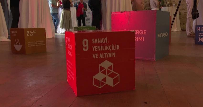 İzmir Büyükşehir Belediye Başkanı Tunç Soyer, “Kamu 6.40” adlı Pecha
