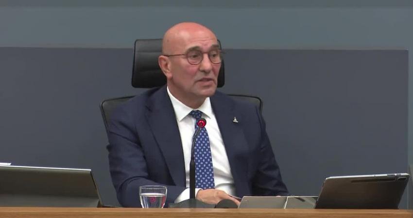 Tunç Soyer’den Cumhurbaşkanı Erdoğan’a Mektup: “İzmir’in Hakkını Verin. CHP’li Belediye Başkanı Var Diye İzmir’i Cezalandırmayın. İzmirli 45 Verip 1 Almayı İstemiyor” İzmir Büyükşehir Belediye (İBB) Başkanı Tunç Soyer, kente yapılmayan yatırımlar