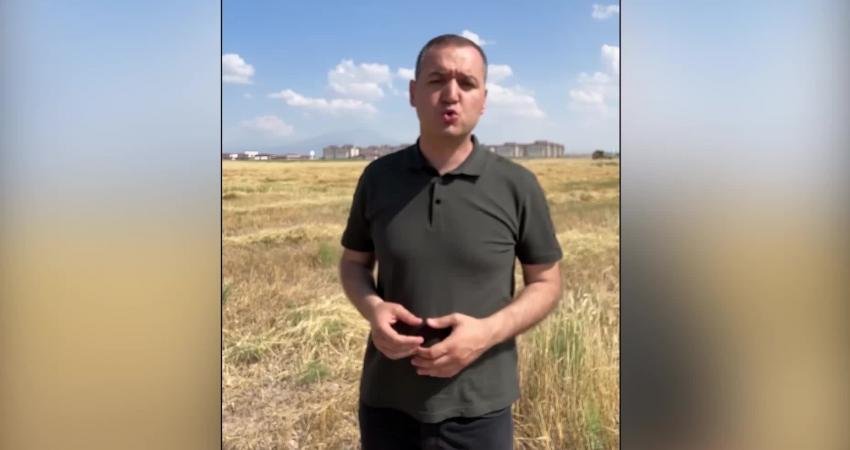 İYİ Parti Aksaray Milletvekili Turan Yaldır, arpa ve buğdayını Toprak