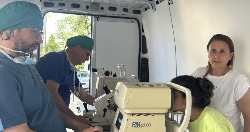 Türk Oftalmoloji Derneği’nin Gezici Göz Muayene Aracı Hatay’da Hasta Kabulüne Başladı Türk Oftalmoloji Derneği (TOD) tarafından deprem bölgesinde görev yapması amacıyla hazırlanan