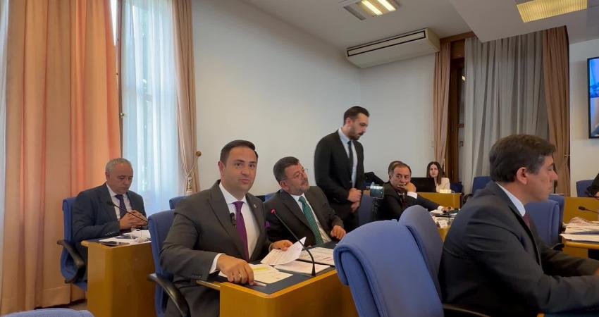 Umut Akdoğan, Ek Bütçe Görüşmelerinde ‘Türkiye Tek Yürek Kampanyası’nı Sordu: “Vaat Edilen 115 Milyar Liradan 75 Milyarı Toplanmış. 40 Milyarı Ortada Yok” CHP Ankara Milletvekili Umut Akdoğan, ek bütçe kanun teklifinin görüşüldüğü