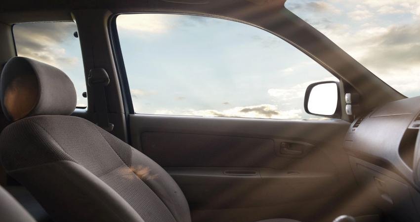 Yaz sıcaklarında gölgeye bile park etseniz, arabanızın içi inanılmaz sıcaklıklara