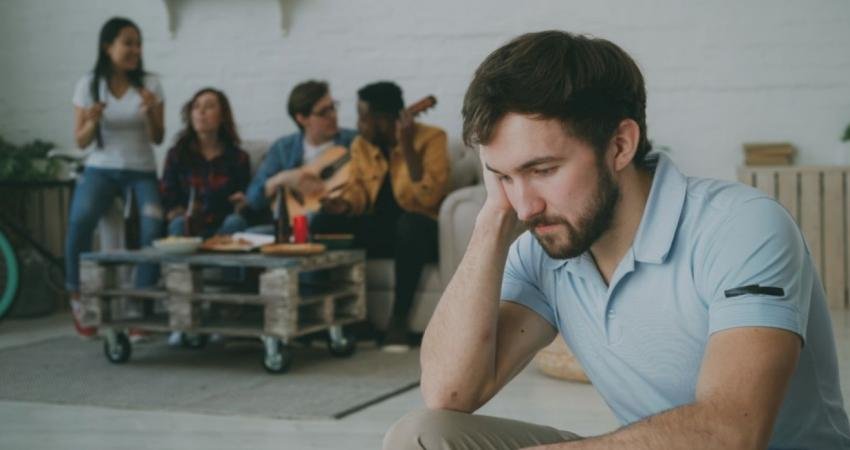 Yalnız insanların hissettiklerini anlamaya çalışan bir araştırma, bu kişilerin beyinlerinin