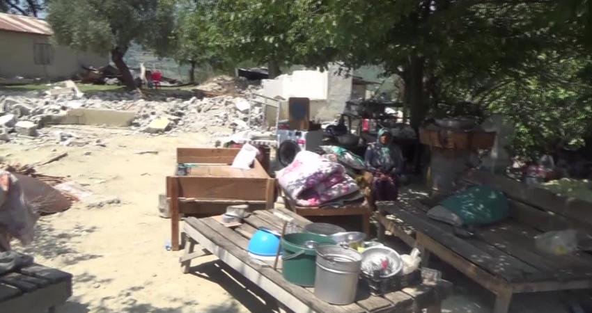 Osmaniye’nin Sumbas ilçesinde, 6 Şubat depremlerinde ağır hasarlı alan evlerin