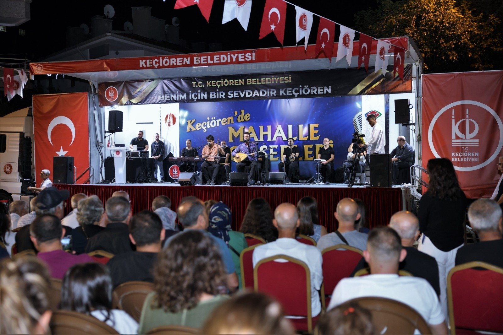 Keçiören Türkülerle Şenlendi Keçiören Belediyesi tarafından her hafta ilçedeki farklı bir mahallede düzenlenen