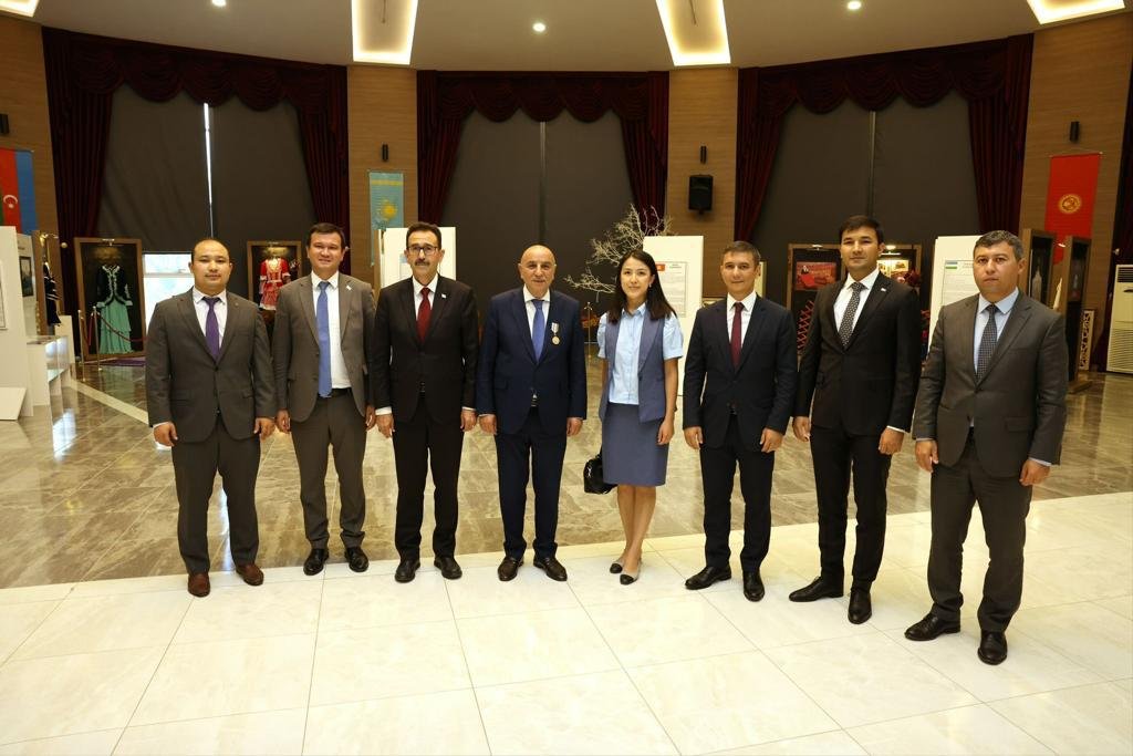 ankara-keciorende-turk-cumhuriyetleri-geleneksel-el-sanatlari-sergisi-ziyarete-acildi