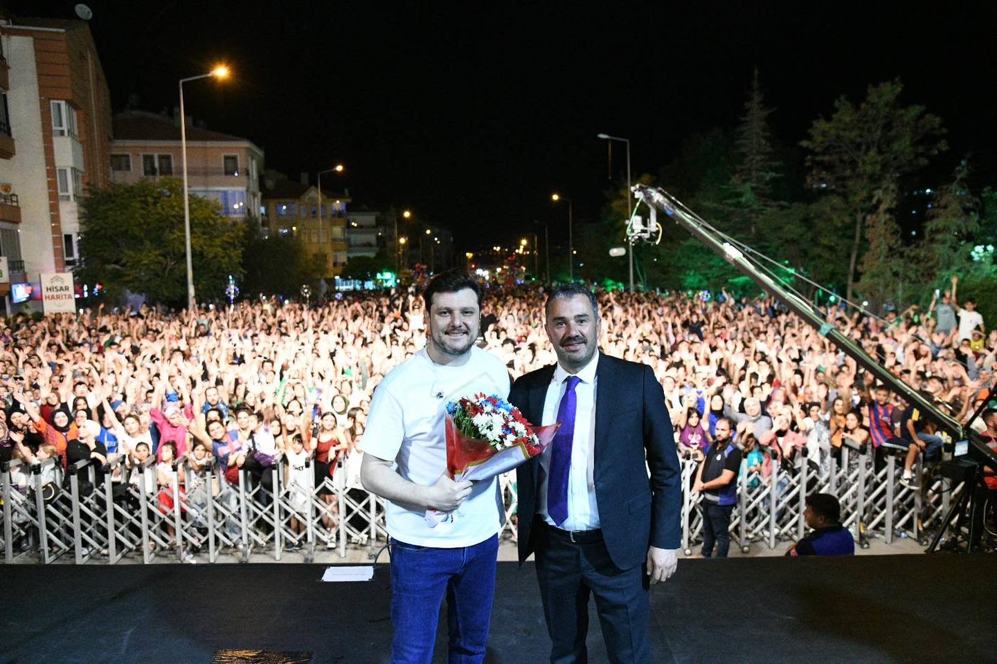 Ankara Pursaklar’da Karadeniz Rüzgârı Pursaklar Belediyesi tarafından düzenlenen Yaz Konserlerinde ünlü şarkıcı Ekin Uzunlar'ın