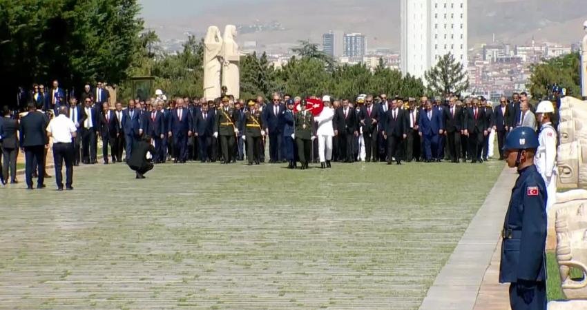 30 Ağustos Zafer Bayramı İçin Anıtkabir’de Resmi Tören Düzenlendi 30 Ağustos Zafer Bayramı için Anıtkabir’de resmî tören düzenlendi. Cumhurbaşkanı