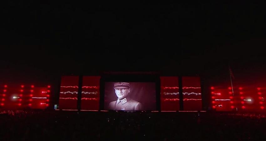 İstanbul Büyükşehir Belediyesi (İBB) 30 Ağustos Zafer Bayramı’nı, Yenikapı’da düzenlenen