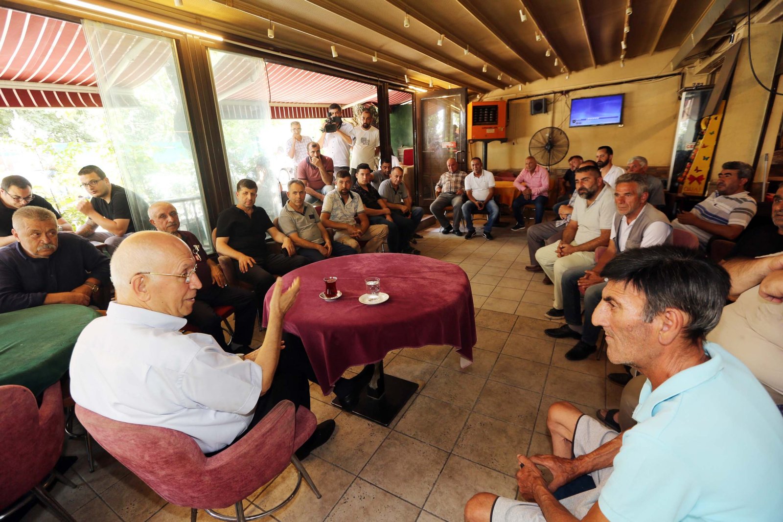 Yenimahalle Belediye Başkanı Fethi Yaşar,vatandaşların sorunlarına hızlı ve yerinde çözüm