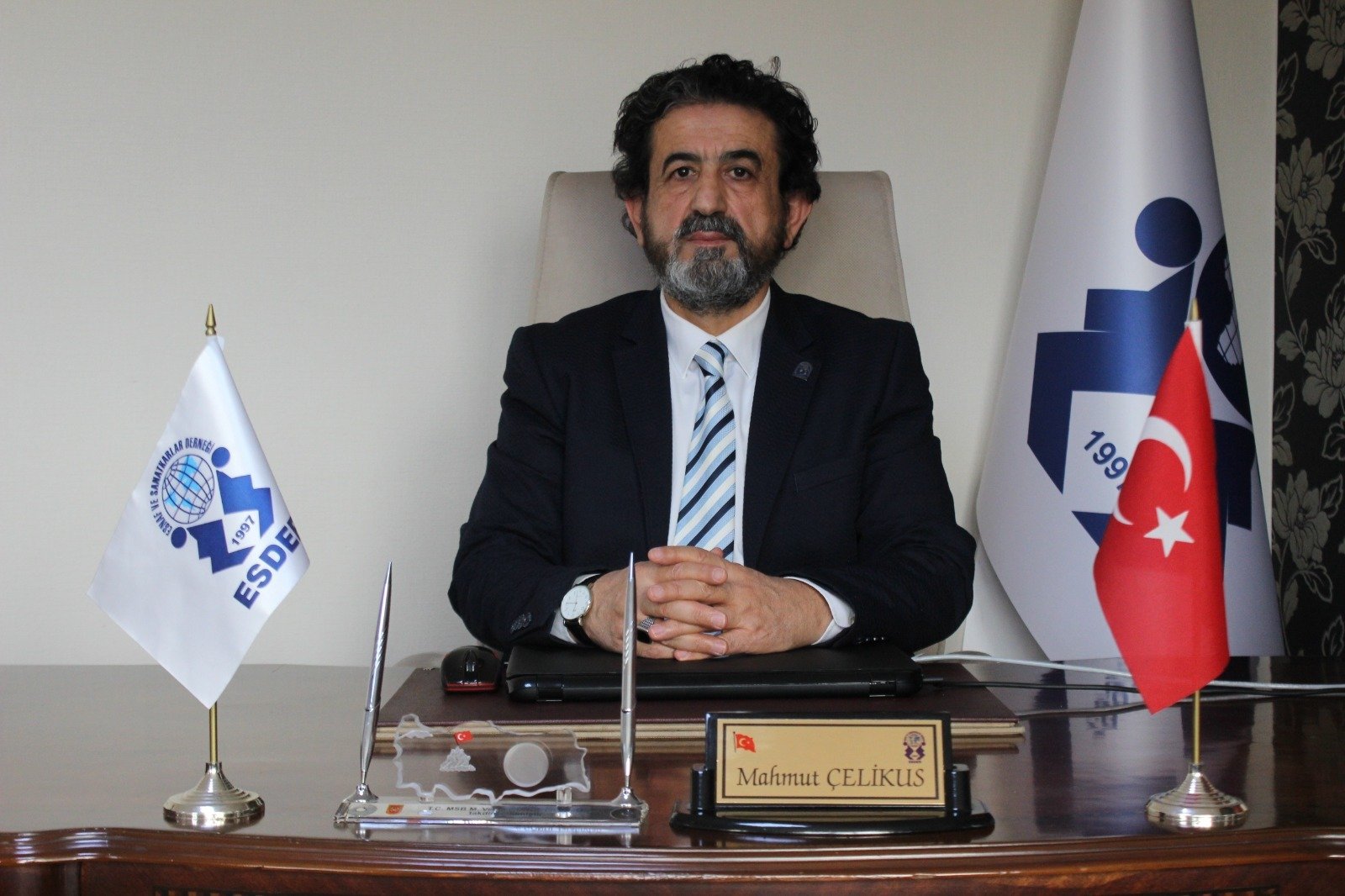 Hükümet ile memur sendikaları arasında devam eden toplu görüşmelerde memura