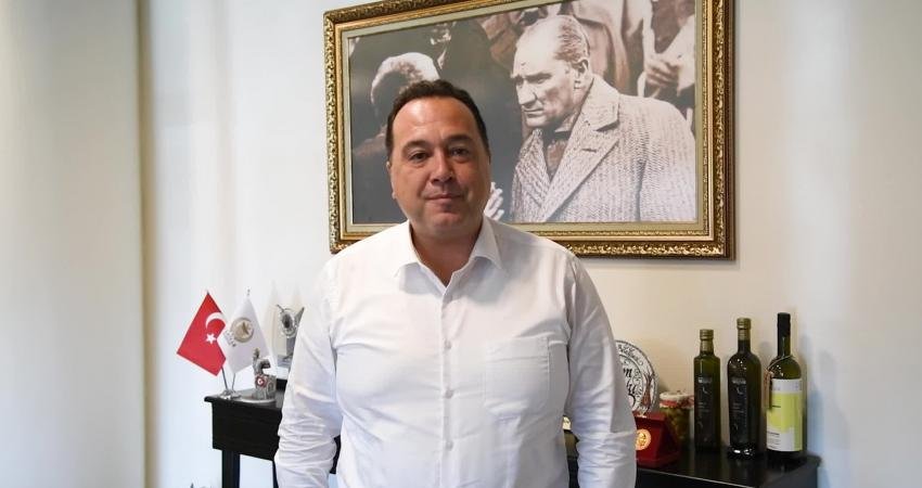 Akhisar Belediye Başkanı Besim Dutlulu, maaşını öğrencilere burs olarak verecek.