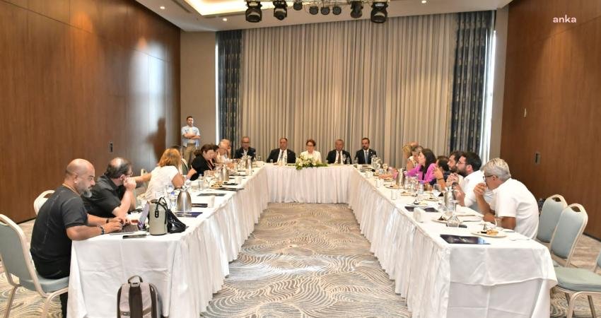 İYİ Parti Genel Başkanı Meral Akşener, Afyonkarahisar programını takip eden