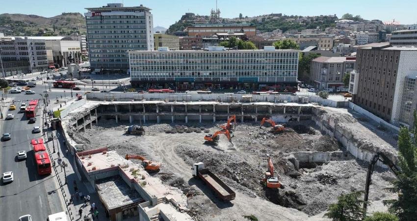 Ankara Büyükşehir Belediyesi (ABB), Başkent’in kalbi Ulus’a meydan kazandırmak için