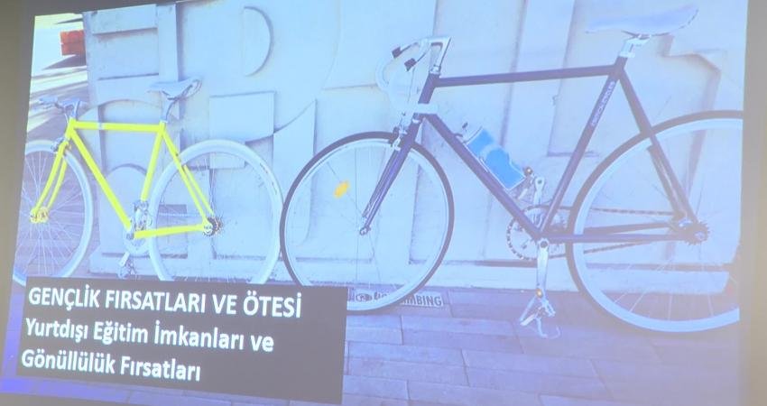 Antalya Büyükşehir Belediyesi, gençler için Işıklar Gençlik Ofisi'nde yurt dışı değişim