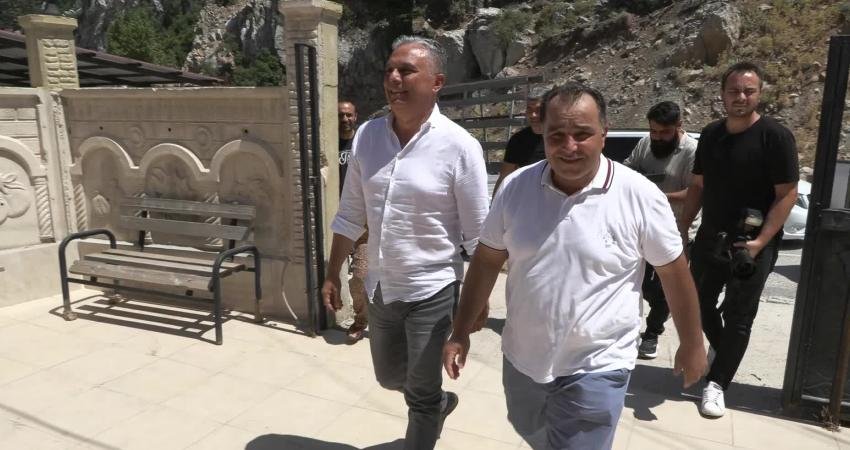 Antalya Muratpaşa Belediye Başkanı Ümit Uysal, Antalya’nın Kemer ilçesindeki Ovacık