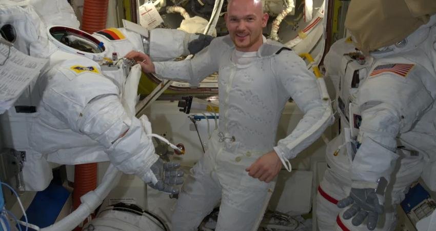 Uzun uzay yolculuklarında astronotların giysilerini nasıl temiz tutabildiklerini hiç düşündünüz