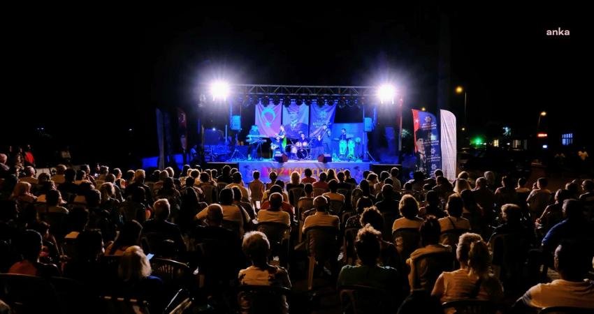 Aydın’da Kültür Sanat Etkinlikleri Devam Ediyor Aydın Büyükşehir Belediye Başkanı Özlem Çerçioğlu, "Vatandaşlarımızı kültür ve sanat