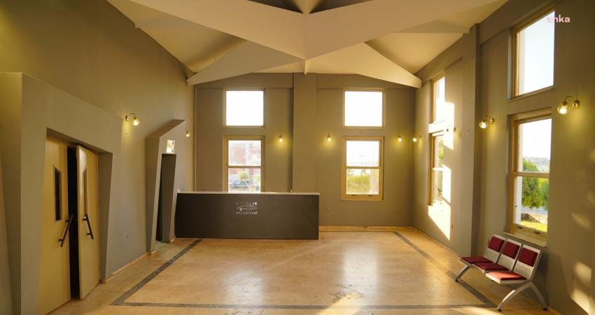 Ayvalık’ta İsmet İnönü Kültür Merkezi Yenilendi Ayvalık’ın konumu itibarıyla en önemli noktalarından olan İsmet İnönü Kültür