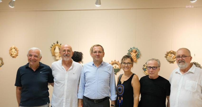 Ayvalık Belediyesi Orhan Peker Sanat Galerisi, üç sanatçının eserlerine ev