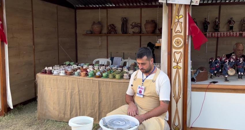Azerbaycanlı Zahid, Esenyurt’ta Çömlek Yapımını Öğrendi Esenyurt Belediyesi’nin bu yıl ikincisini düzenlediği Uluslararası Esenyurt Halk Dansları,