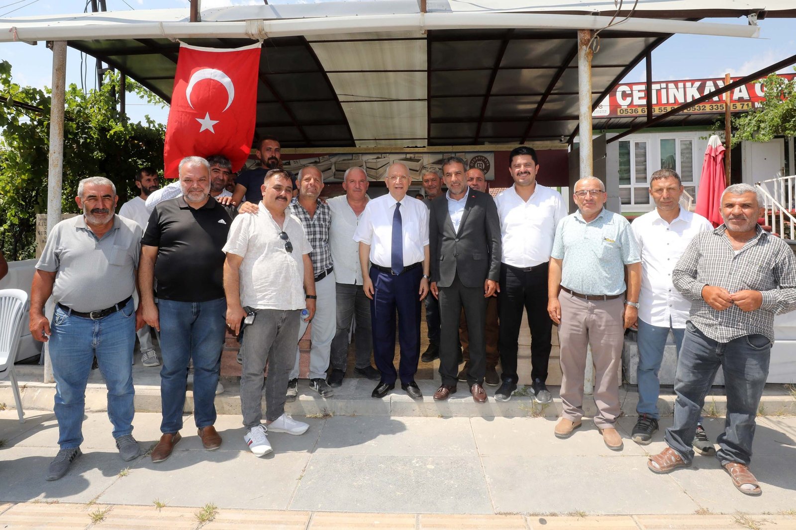 Başkan Yaşar Mermerci Esnafıyla Buluştu Yenimahalle Belediye Başkanı Fethi Yaşar, ilçe genelinde esnaf ve üreticilerin