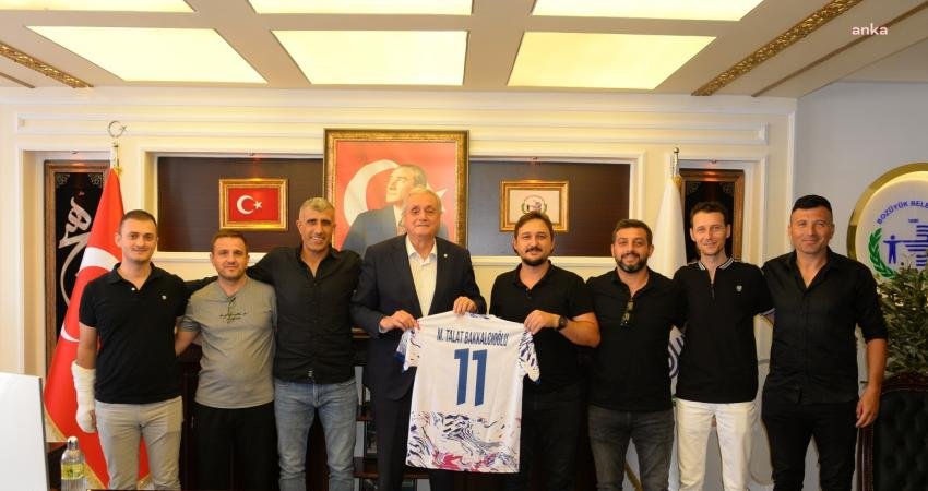 Başkan Bakkalcıoğlu’na Bozüyükspor Futbol Kulübü’nden Ziyaret Bozüyükspor Futbol Kulübü Başkanı Beyhan Tolga Yılmaz ve yönetim kurulu